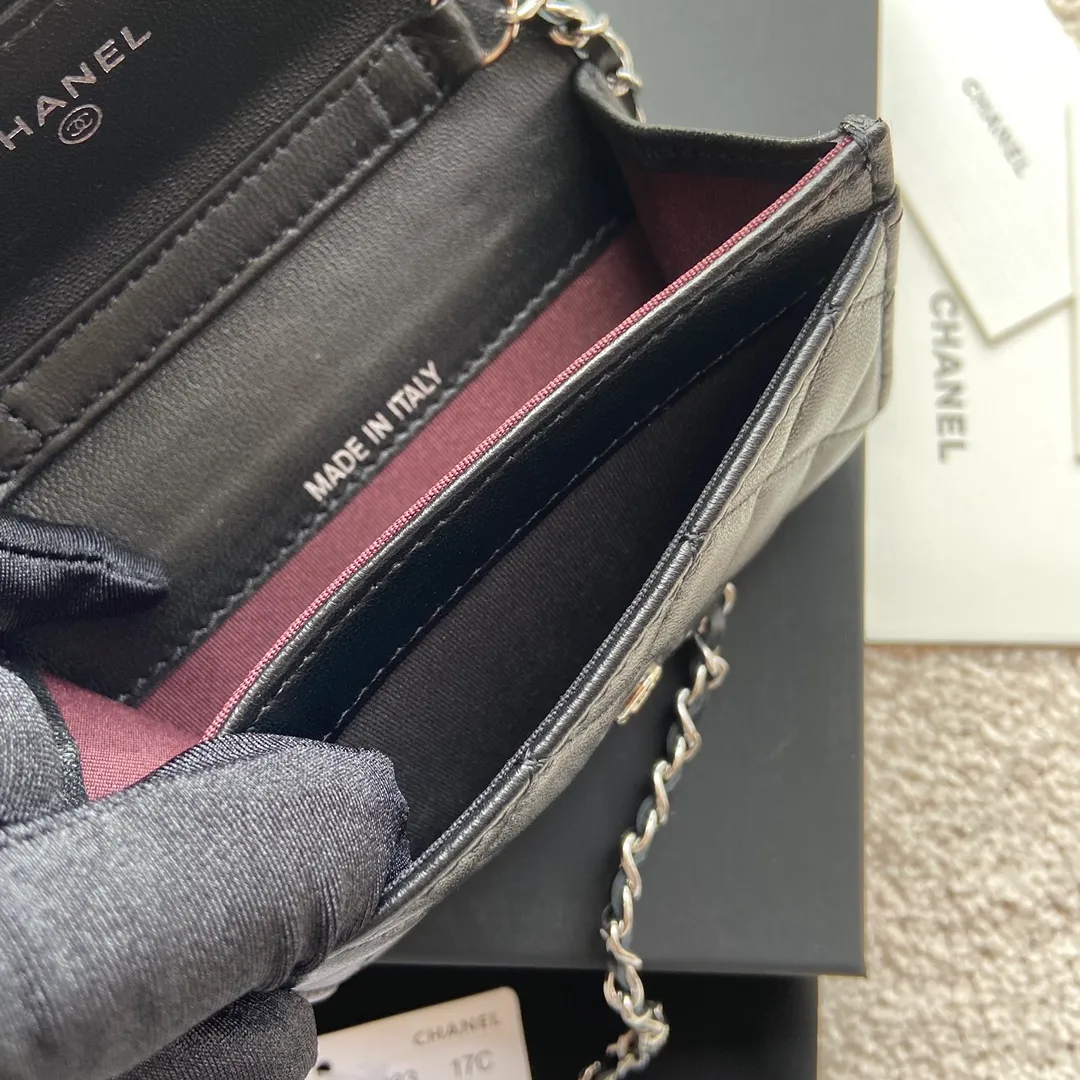 Xiaoxiang imported Italian leather Item number: AP3966 /A81081 (chain small card holder) Price: 420 Size: w11×h7cm Color: black sheepskin silver steel mark
