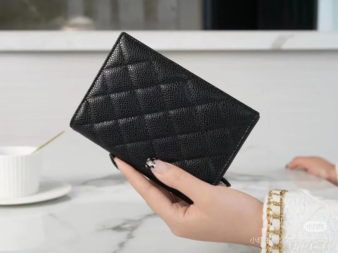 80385 A must-have for travel! ! I was deeply attracted by this passport holder at first sight. Whether it is a business trip or a vacation, it is your perfect partner.