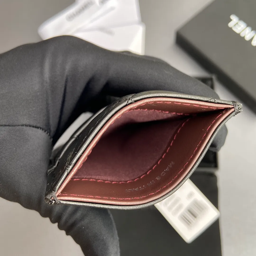 [Special grade hardware original leather] ¥240 Xiaoxiang card holder series Quilted card holder with iconic metal logo Silver tone metal hardware, exclusive Italian imported leather 5 card slots No.: 3595 Size: w8×11.5cm