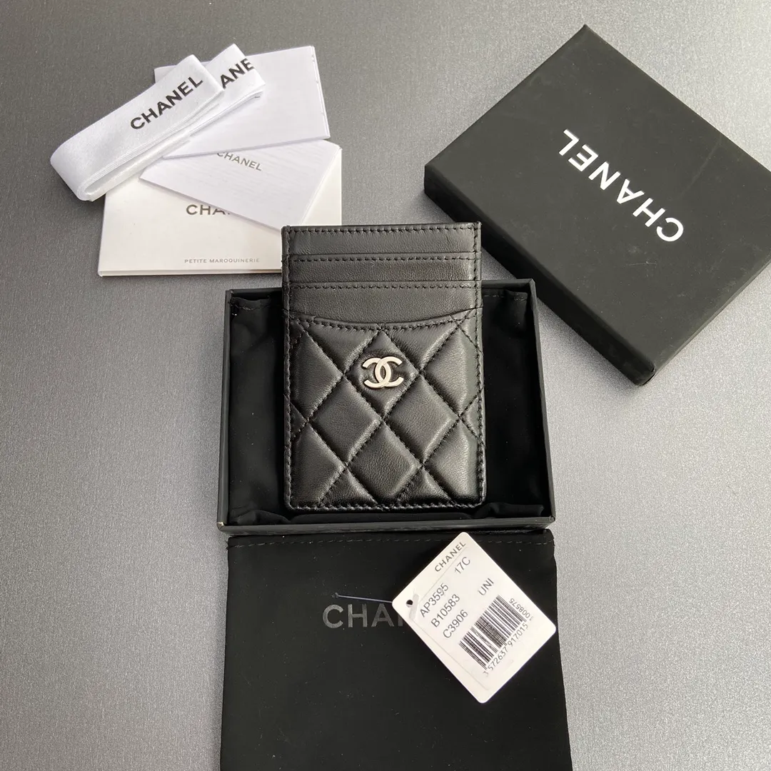 [Special grade hardware original leather] ¥240 Xiaoxiang card holder series Quilted card holder with iconic metal logo Silver tone metal hardware, exclusive Italian imported leather 5 card slots No.: 3595 Size: w8×11.5cm