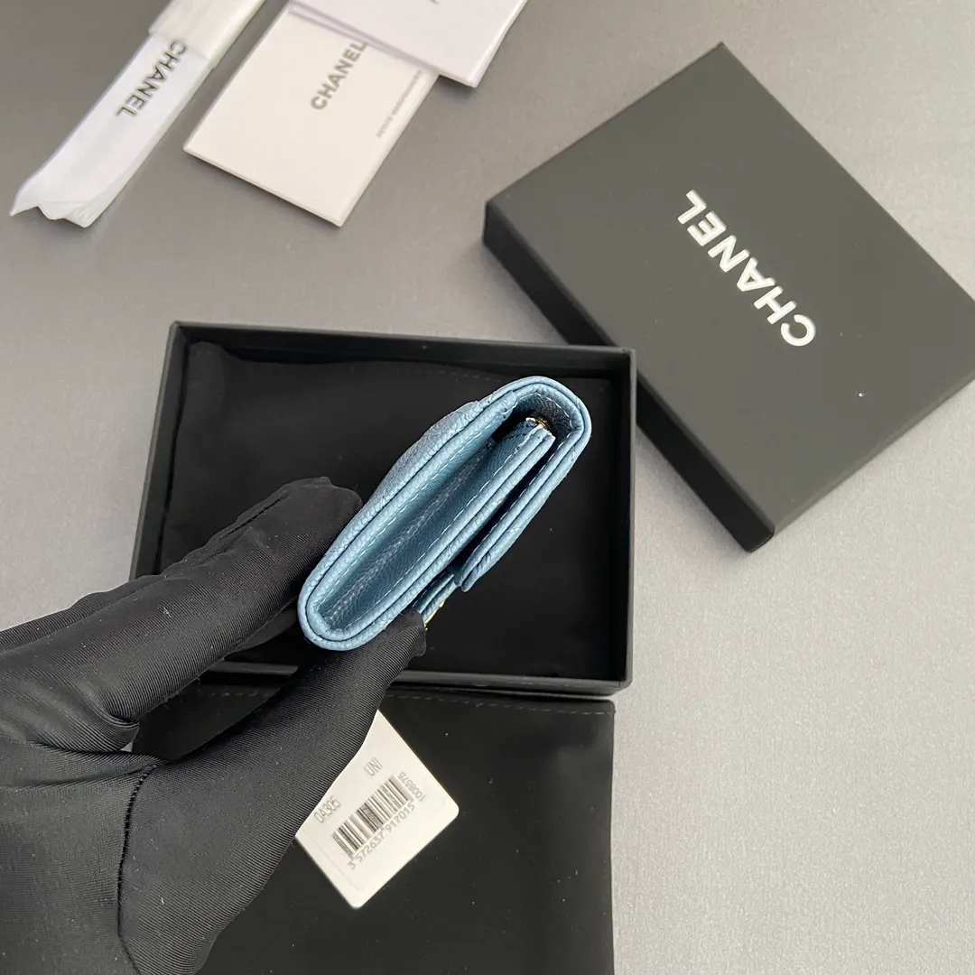 Xiaoxiang imported Italian leather Item number: AP438 (inner compartment with zipper) 💰: 280 Size: w11×h7cm Color: haze blue fine ball pattern golden steel mark