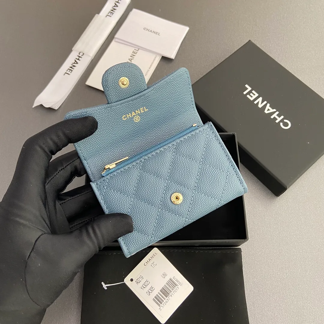 Xiaoxiang imported Italian leather Item number: AP438 (inner compartment with zipper) 💰: 280 Size: w11×h7cm Color: haze blue fine ball pattern golden steel mark