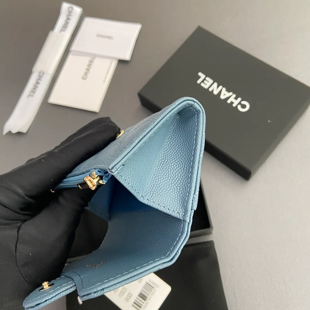 Xiaoxiang imported Italian leather Item number: AP438 (inner compartment with zipper) 💰: 280 Size: w11×h7cm Color: haze blue fine ball pattern golden steel mark