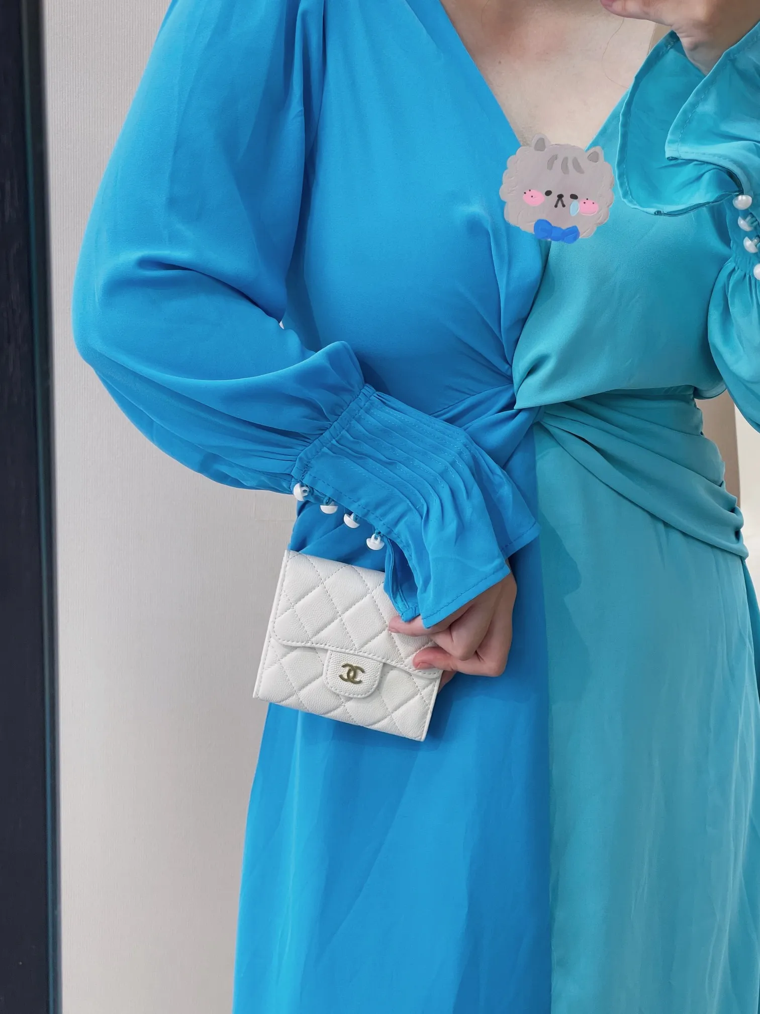 82288 Real shot of white upper body picture