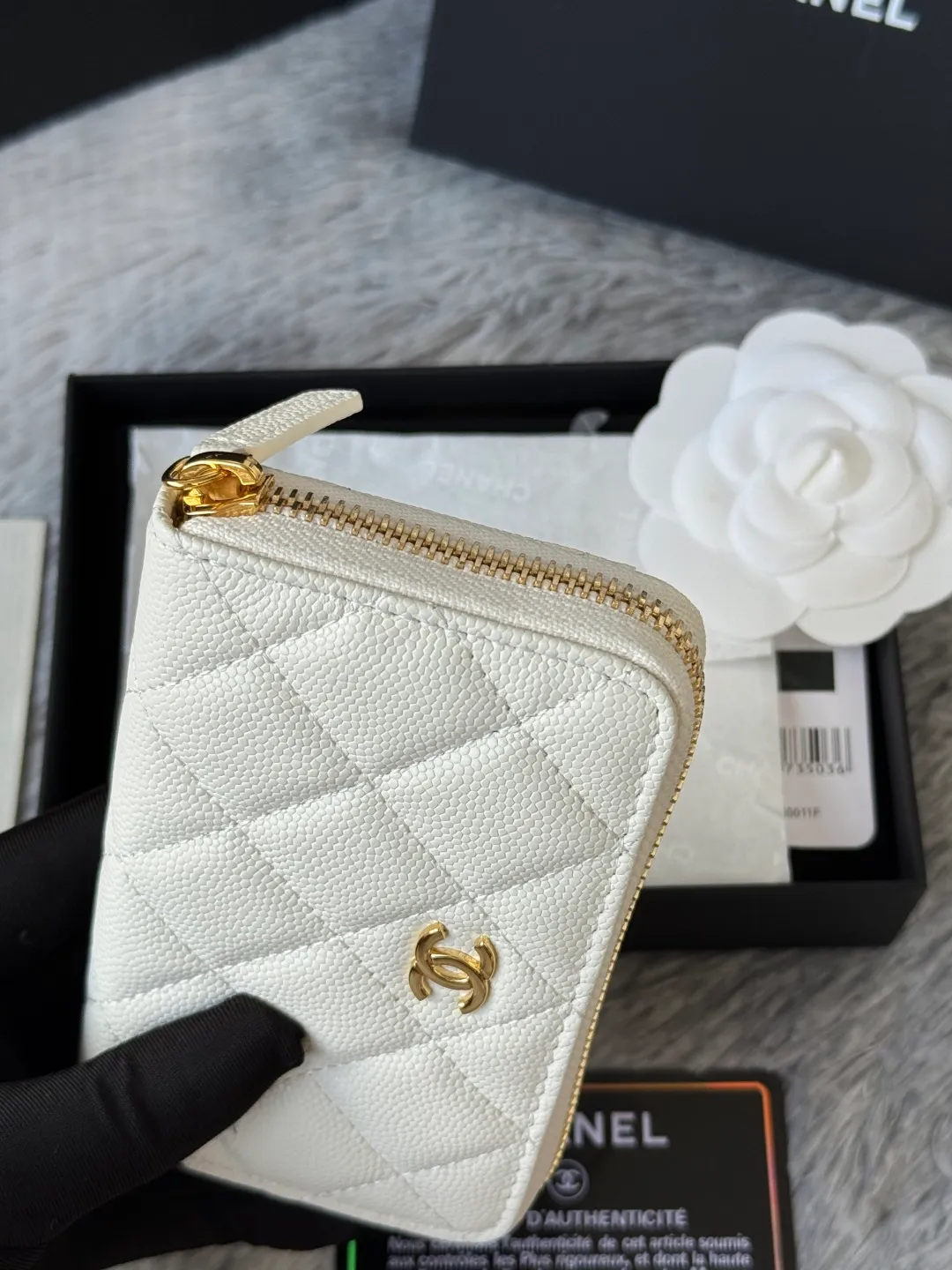 Medium size 💰360💰 finally arrived, chanel 25c oversized zipper bag with zipper inside. First place to eat melon. Large black gold cow coin purse with inner zipper. Made of caviar cowhide. Ginza sa is great. Enthusiastic and patient. I picked up a bunch of black gold card holders. There are several popular coin purses. I went for the L-shaped zipper coin purse. I tried it on the spot. My nails are a little difficult to insert cards. The 25c model is enlarged and looks great. The upgraded version is very practical. Buy it quickly! chanel25c chanel coin purse chanel card holder card holder recommended zipper coin purse chanel number: 3686 (0112) 25c size: 12*5cmx8cmx2cm