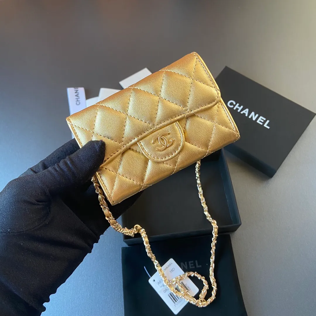 Xiaoxiang imported Italian sheepskin Item number: A81081 (chain small card holder) Price: 420 Size: w11×h7cm Color: golden sheepskin golden steel mark