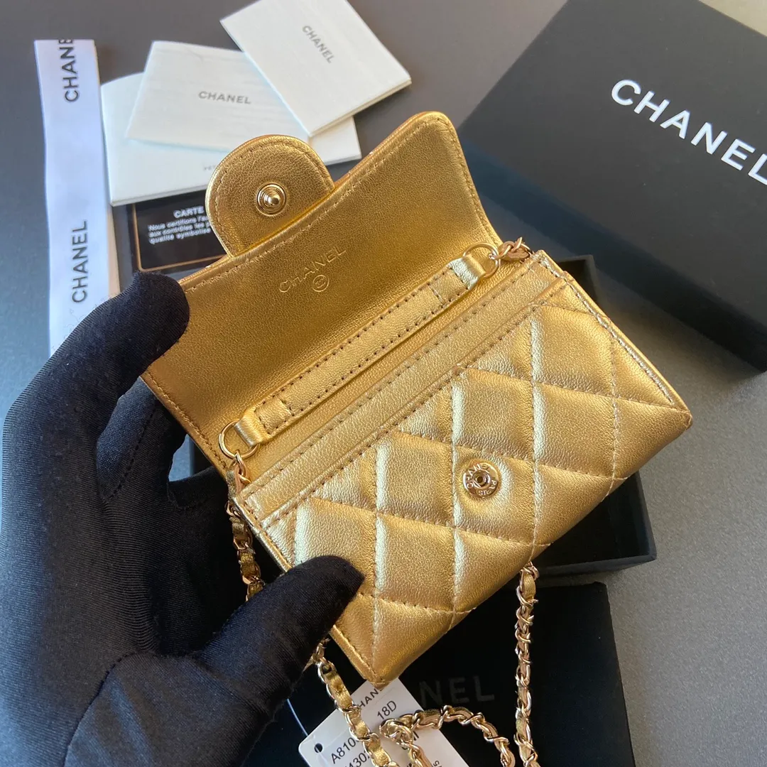 Xiaoxiang imported Italian sheepskin Item number: A81081 (chain small card holder) Price: 420 Size: w11×h7cm Color: golden sheepskin golden steel mark