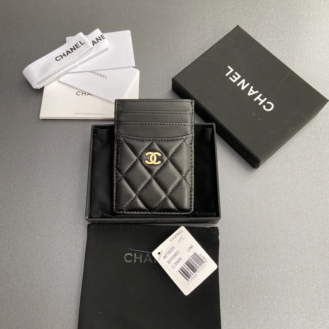 [Special grade hardware original leather] ¥240 Xiaoxiang card holder series Quilted card holder with iconic metal logo Gold-toned metal hardware, exclusive Italian imported leather 5 card slots No.: 3595 Size: w8×11.5cm
