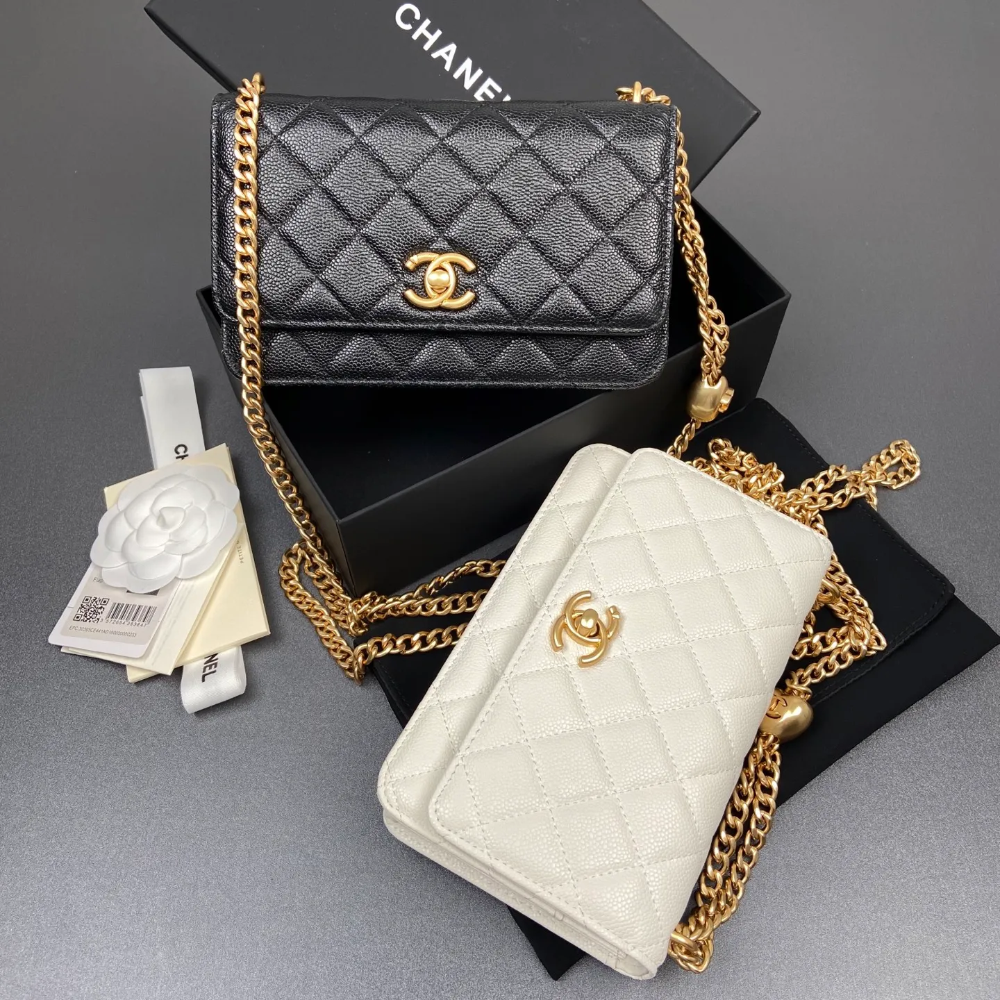 Xiaoxiang imported Italian lambskin [upgraded version] Item number: AP6402 Price: 920 Size: w20×h13×d3.5cm Color: fine ball pattern gold hardware