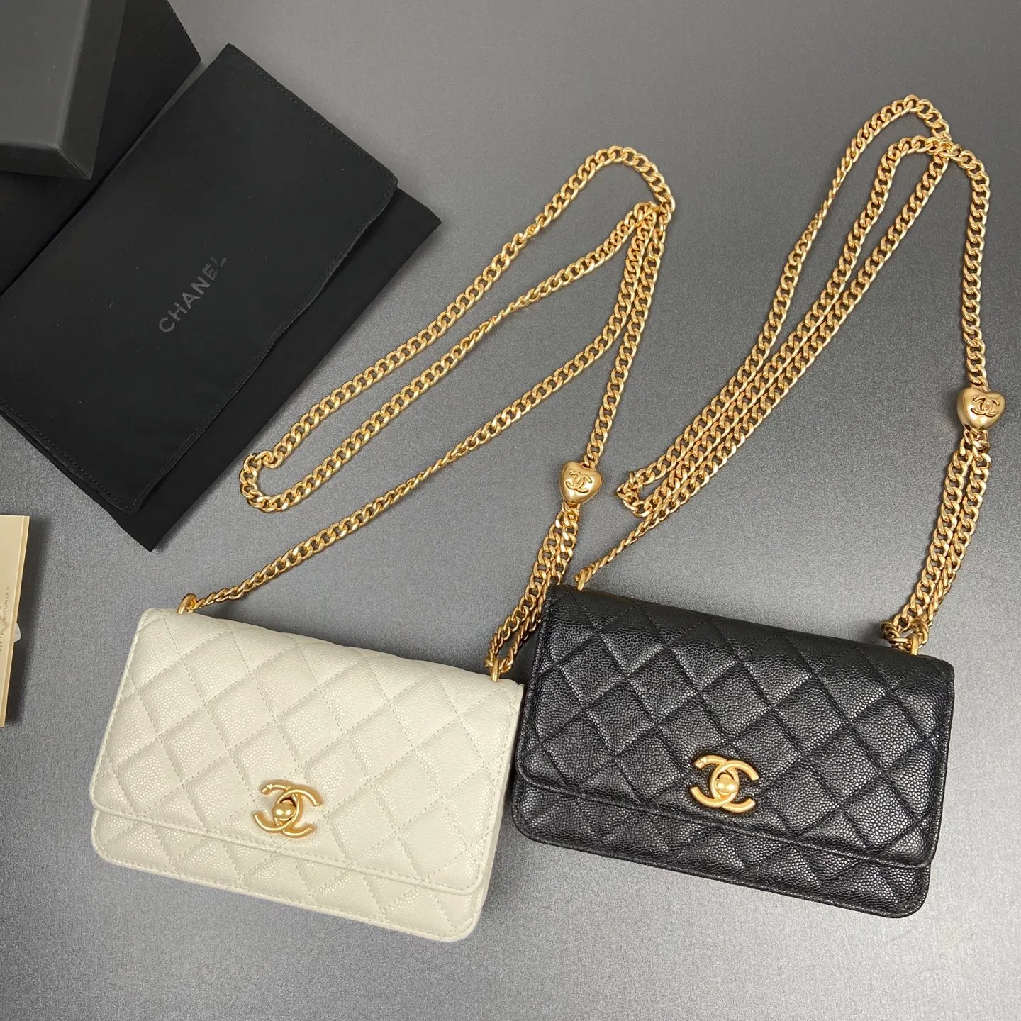 Xiaoxiang imported Italian lambskin [upgraded version] Item number: AP6402 Price: 920 Size: w20×h13×d3.5cm Color: fine ball pattern gold hardware