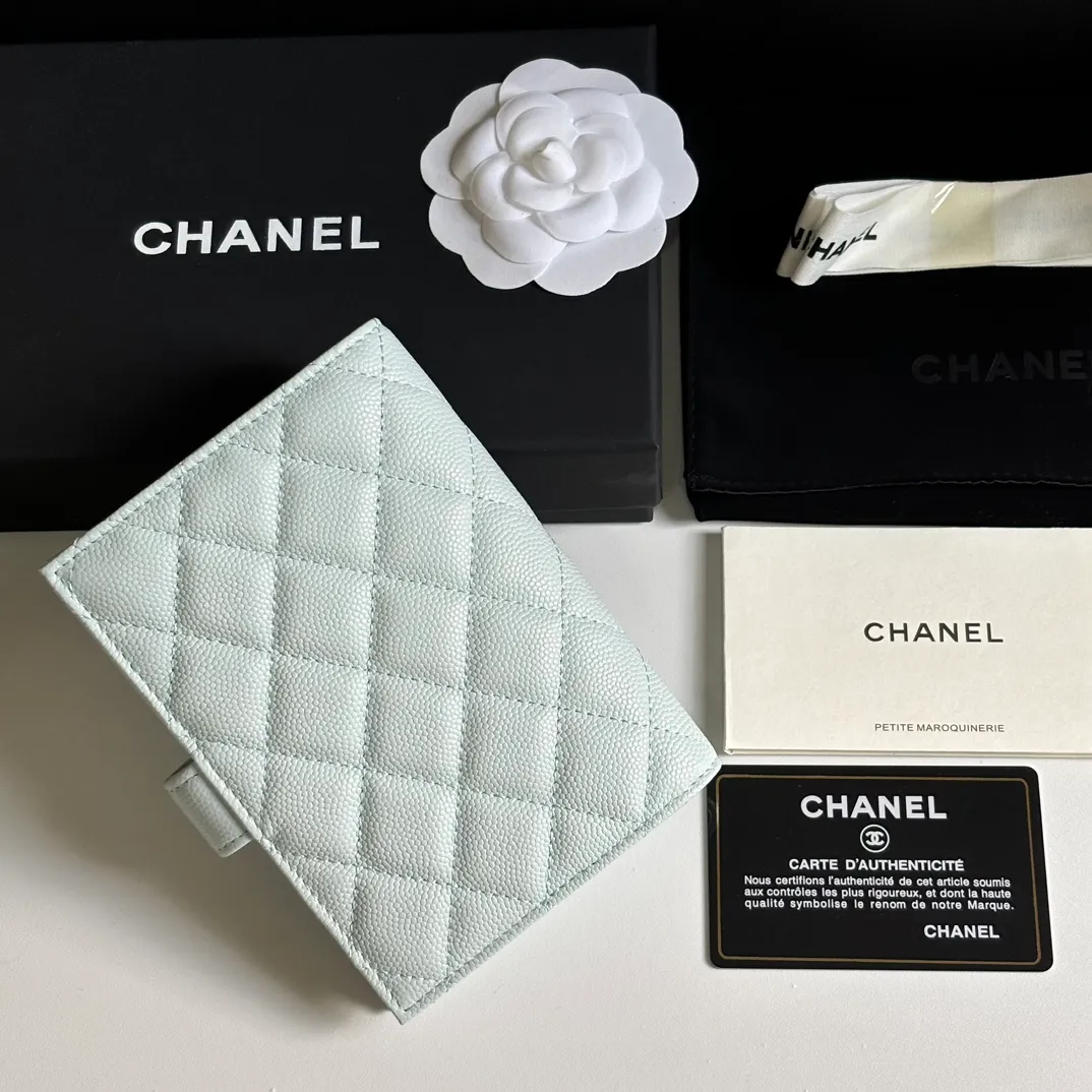 💰440 CHANEL multi-functional passport holder💕This design may also enter the classic series in the future👍Style number A3658 Original quality! The details are so beautiful and the size is 15*10*3cm.
