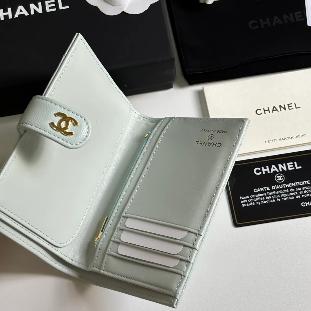 💰440 CHANEL multi-functional passport holder💕This design may also enter the classic series in the future👍Style number A3658 Original quality! The details are so beautiful and the size is 15*10*3cm.
