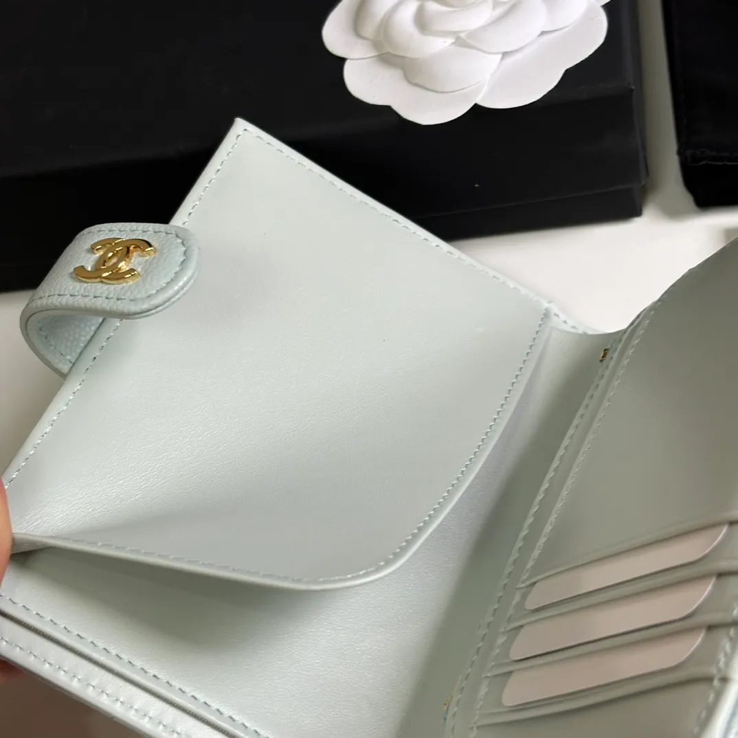 💰440 CHANEL multi-functional passport holder💕This design may also enter the classic series in the future👍Style number A3658 Original quality! The details are so beautiful and the size is 15*10*3cm.