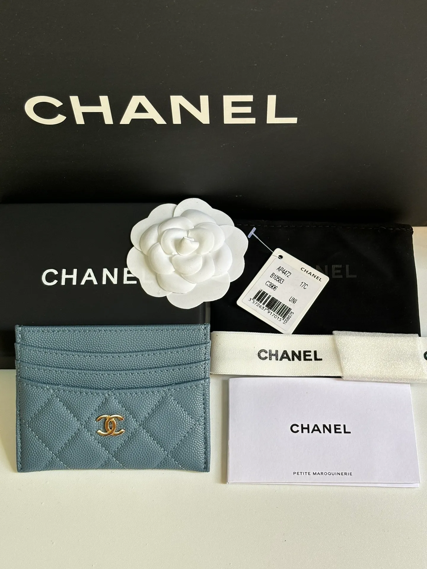 💰240 new product CH@NEL card holder has arrived💦This card holder adds a few more card slots based on the old model, making it more practical. It has original quality and beautiful details. Model No. AP8944, size 11*8*1cm.