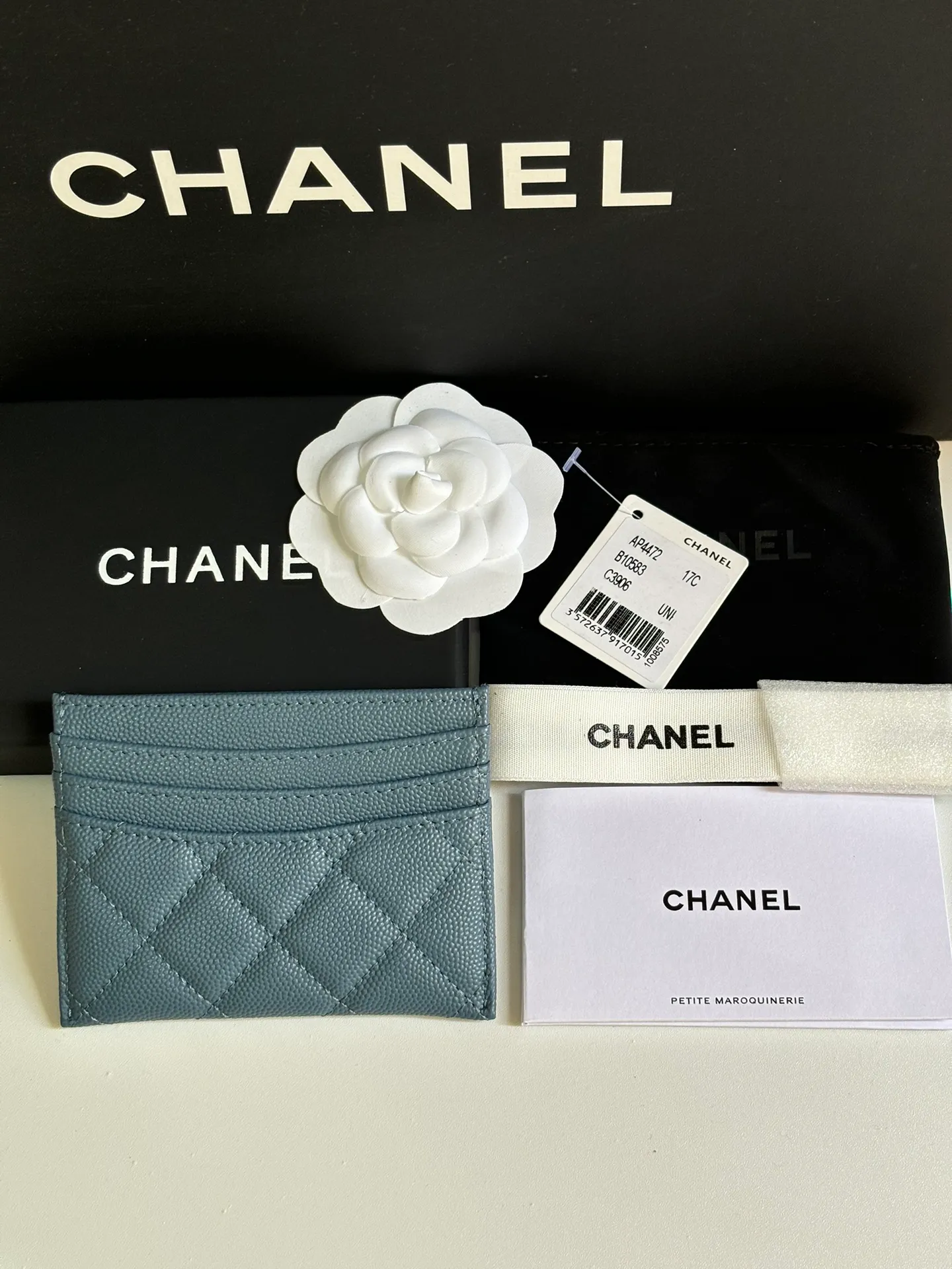 💰240 new product CH@NEL card holder has arrived💦This card holder adds a few more card slots based on the old model, making it more practical. It has original quality and beautiful details. Model No. AP8944, size 11*8*1cm.