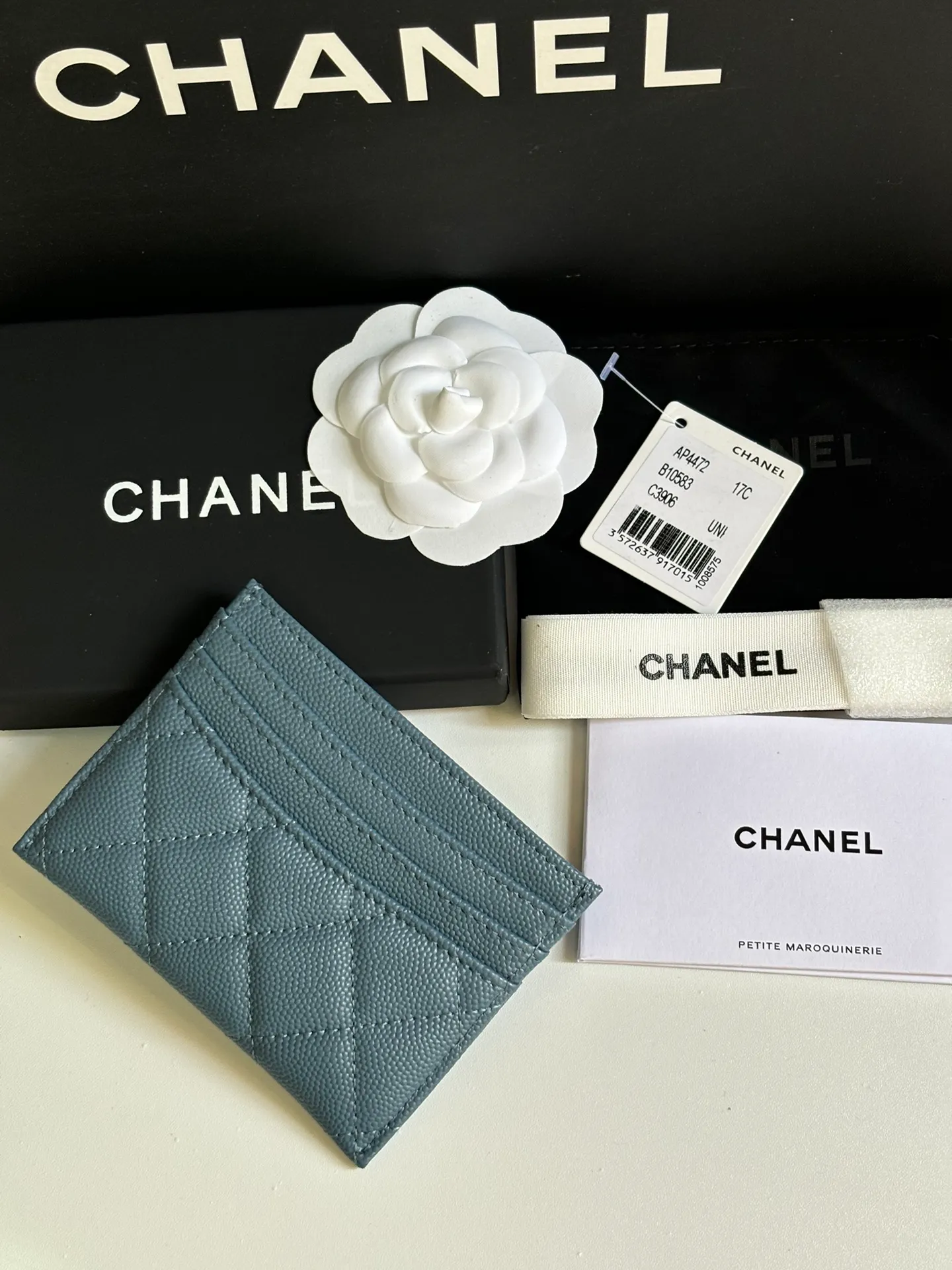 💰240 new product CH@NEL card holder has arrived💦This card holder adds a few more card slots based on the old model, making it more practical. It has original quality and beautiful details. Model No. AP8944, size 11*8*1cm.