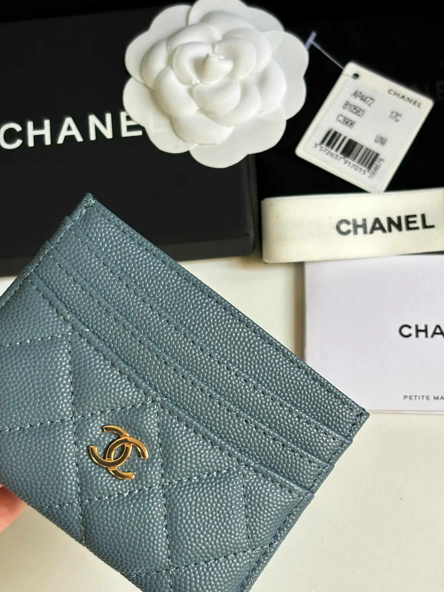 💰240 new product CH@NEL card holder has arrived💦This card holder adds a few more card slots based on the old model, making it more practical. It has original quality and beautiful details. Model No. AP8944, size 11*8*1cm.