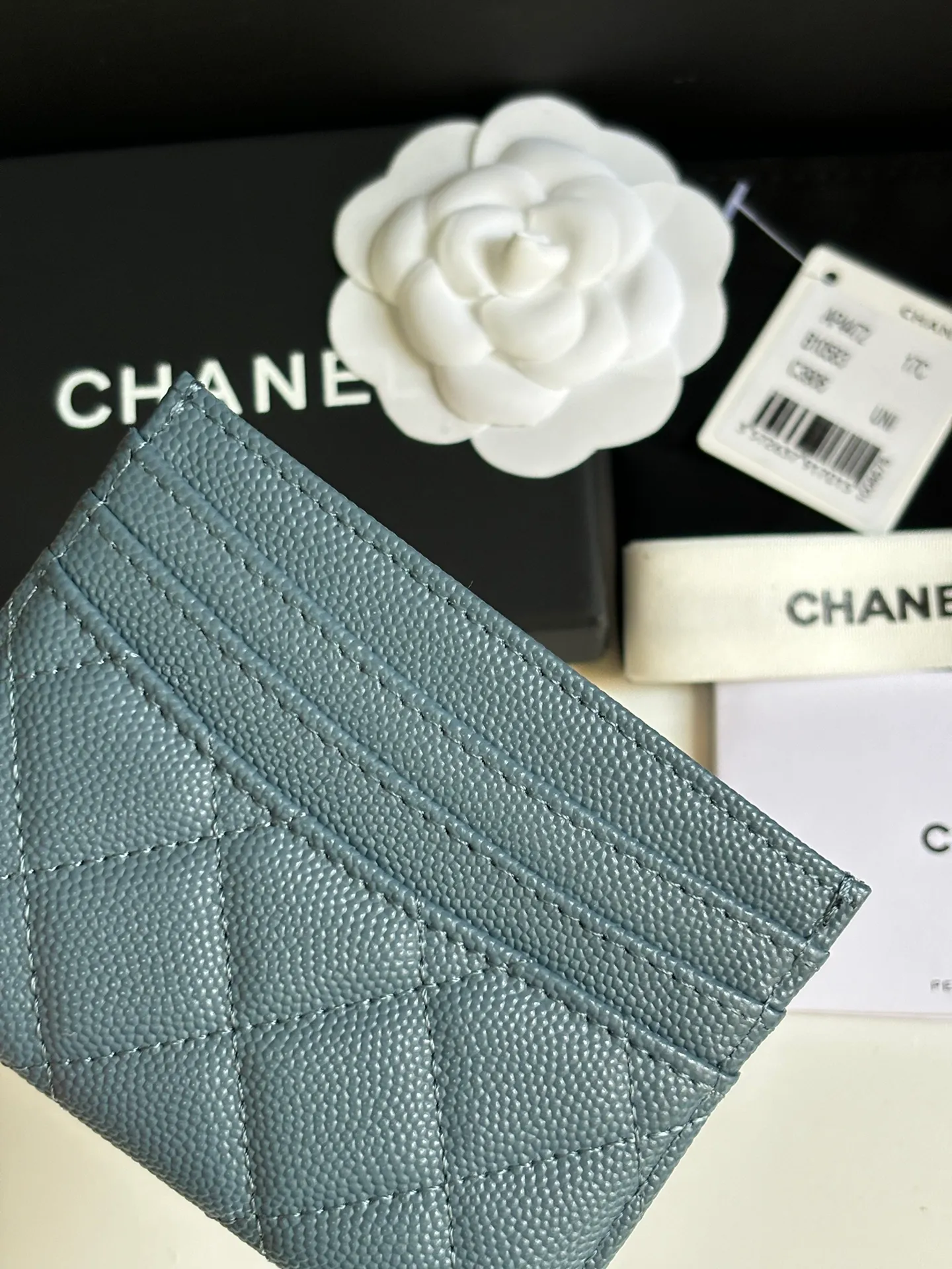 💰240 new product CH@NEL card holder has arrived💦This card holder adds a few more card slots based on the old model, making it more practical. It has original quality and beautiful details. Model No. AP8944, size 11*8*1cm.