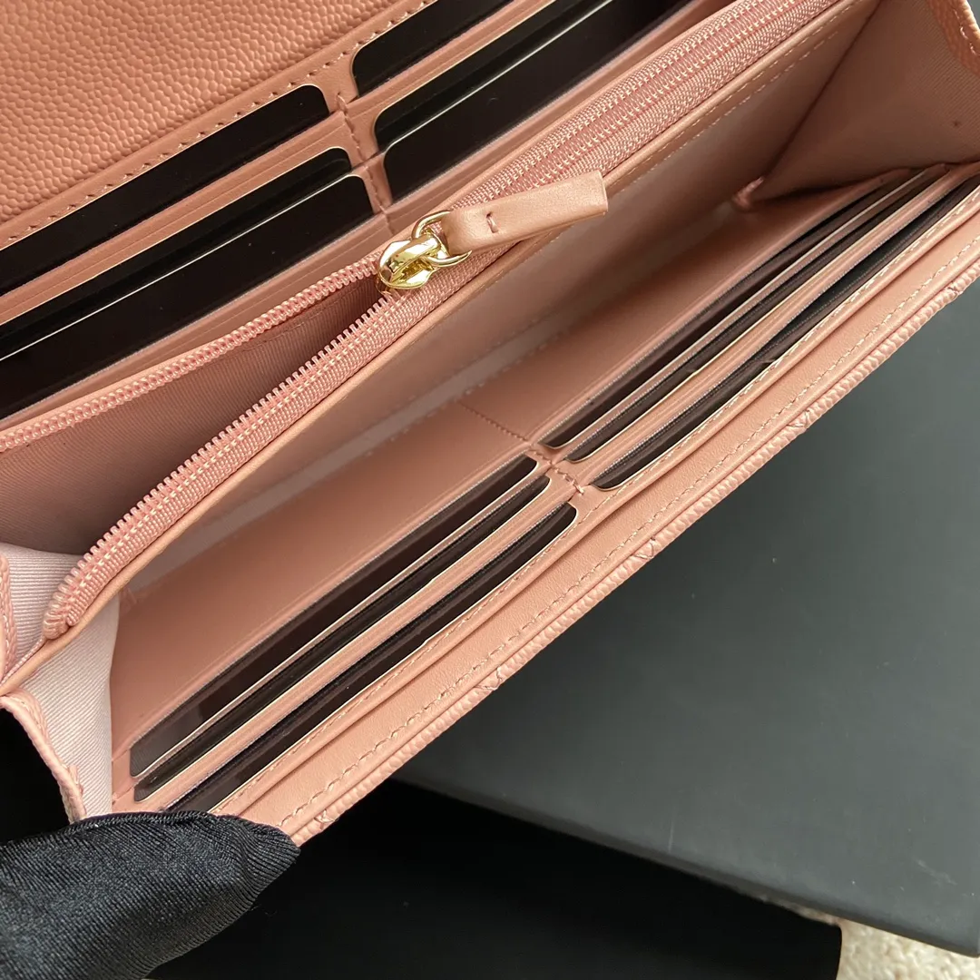500💰Xiaoxiang imported Italian fine grain cowhide Item number: A80286 Size: w19×h10.5×d3cm Color: pink fine ball pattern gold mark