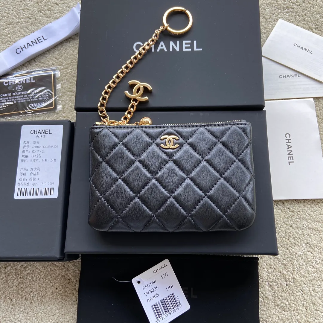 Xiaoxiang imported Italian lambskin Item number: A50168 Size: w14×h9.5cm Color: black sheepskin gold hardware p260