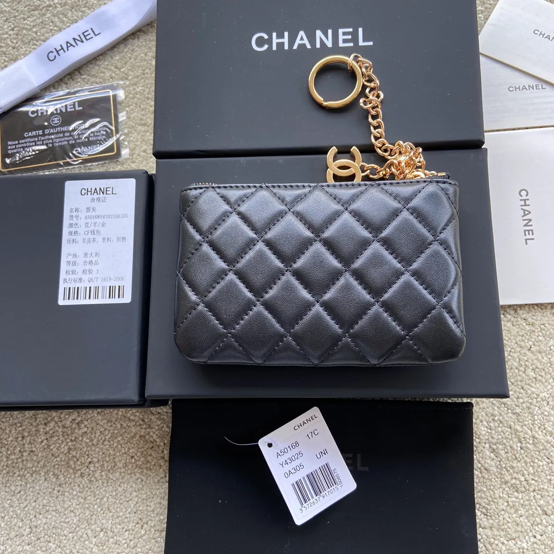 Xiaoxiang imported Italian lambskin Item number: A50168 Size: w14×h9.5cm Color: black sheepskin gold hardware p260