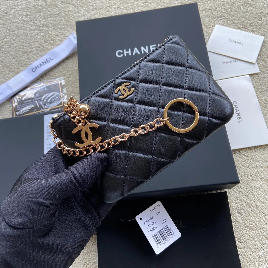 Xiaoxiang imported Italian lambskin Item number: A50168 Size: w14×h9.5cm Color: black sheepskin gold hardware p260
