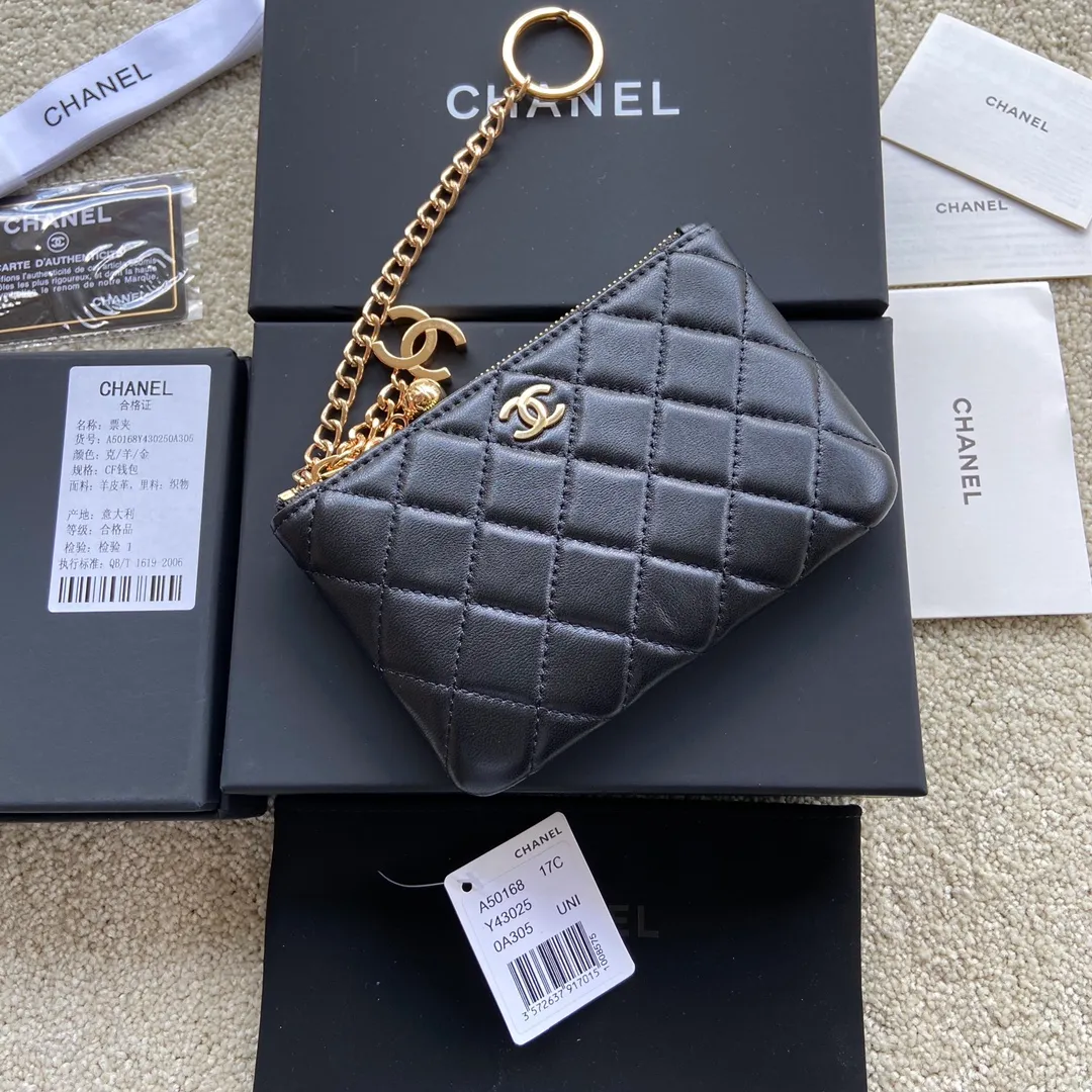 Xiaoxiang imported Italian lambskin Item number: A50168 Size: w14×h9.5cm Color: black sheepskin gold hardware p260