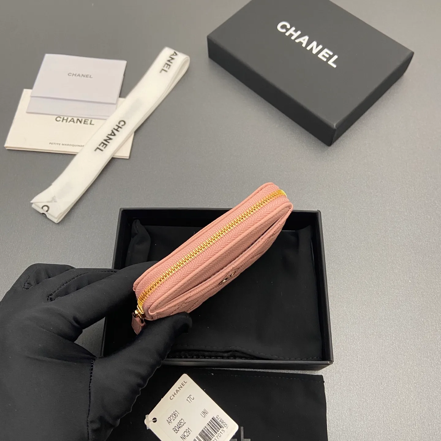 [Special grade hardware original leather] ¥380 Xiaoxiang small zipper bag card holder series Quilted card holder/wallet with iconic metal logo Gold tone metal hardware, special Italian imported leather 5 card slots, 1 small zipper bag No.: 2061 Pink thin ball light gold hardware Size: w11.5×h10×d2cm
