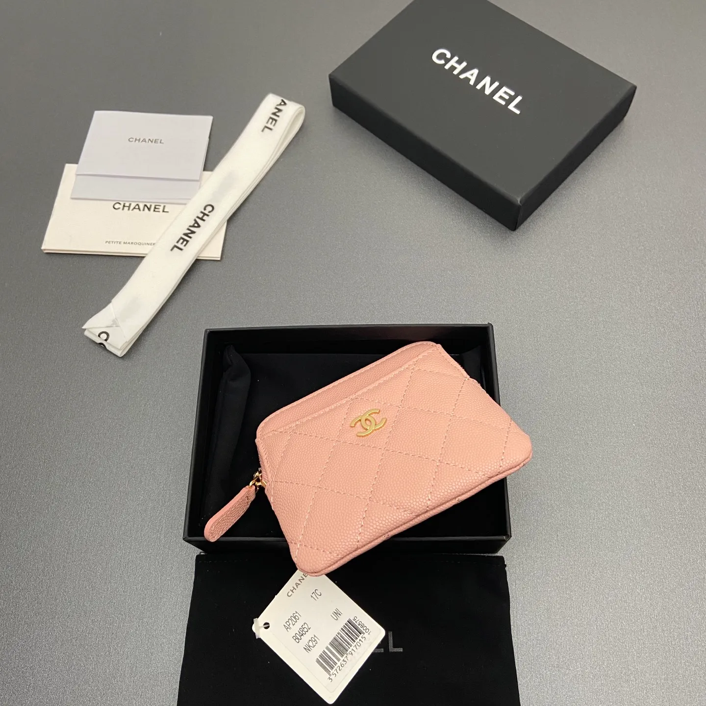 [Special grade hardware original leather] ¥380 Xiaoxiang small zipper bag card holder series Quilted card holder/wallet with iconic metal logo Gold tone metal hardware, special Italian imported leather 5 card slots, 1 small zipper bag No.: 2061 Pink thin ball light gold hardware Size: w11.5×h10×d2cm
