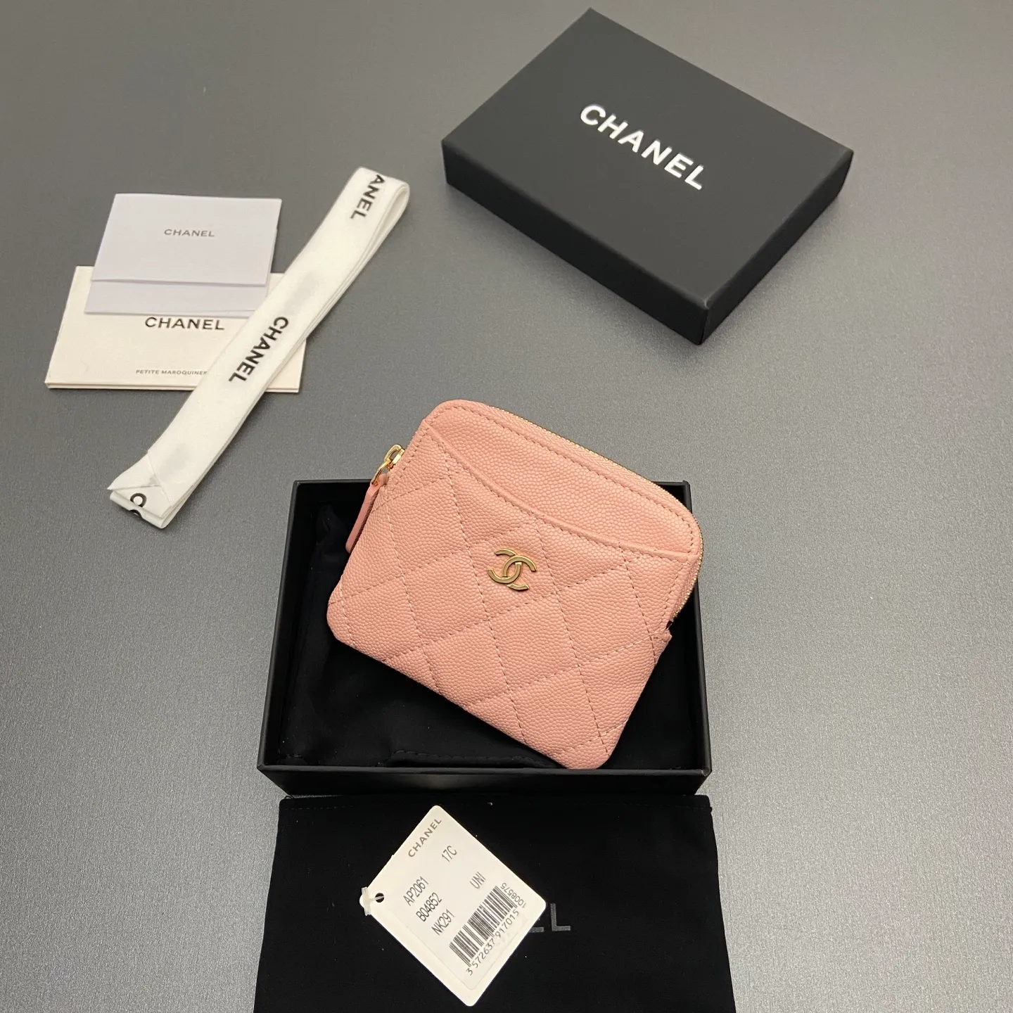 [Special grade hardware original leather] ¥380 Xiaoxiang small zipper bag card holder series Quilted card holder/wallet with iconic metal logo Gold tone metal hardware, special Italian imported leather 5 card slots, 1 small zipper bag No.: 2061 Pink thin ball light gold hardware Size: w11.5×h10×d2cm