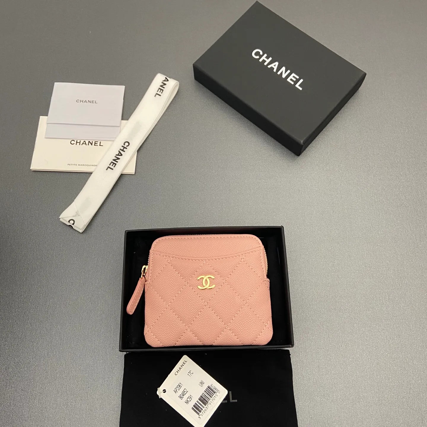 [Special grade hardware original leather] ¥380 Xiaoxiang small zipper bag card holder series Quilted card holder/wallet with iconic metal logo Gold tone metal hardware, special Italian imported leather 5 card slots, 1 small zipper bag No.: 2061 Pink thin ball light gold hardware Size: w11.5×h10×d2cm