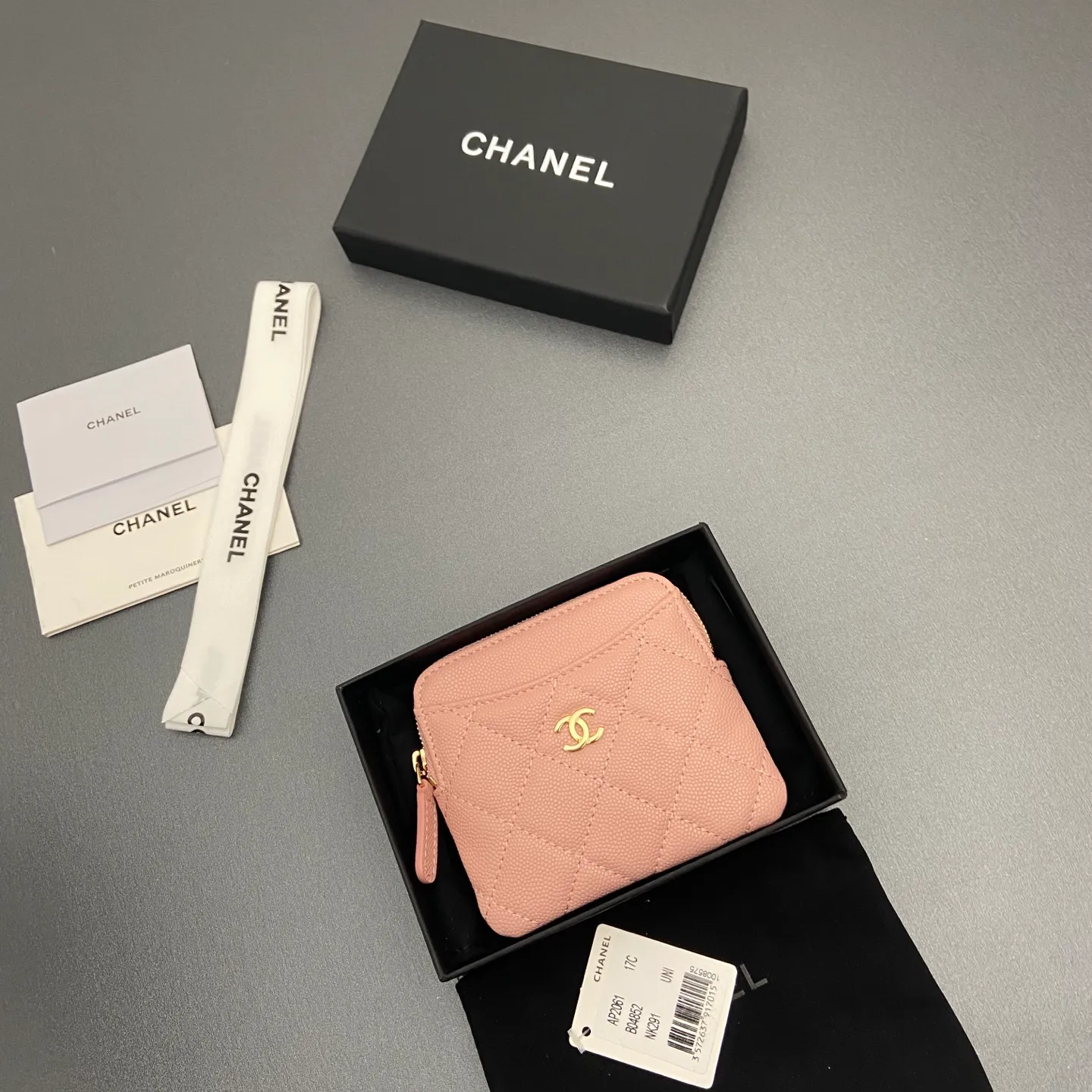 [Special grade hardware original leather] ¥380 Xiaoxiang small zipper bag card holder series Quilted card holder/wallet with iconic metal logo Gold tone metal hardware, special Italian imported leather 5 card slots, 1 small zipper bag No.: 2061 Pink thin ball light gold hardware Size: w11.5×h10×d2cm