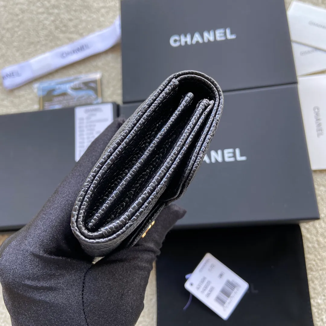 Xiaoxiang imported Italian leather double-layer card holder 320💰 Item number: A31504 Height: w12.5×h8.5×d2.5cm Color: black ball pattern gold steel mark
