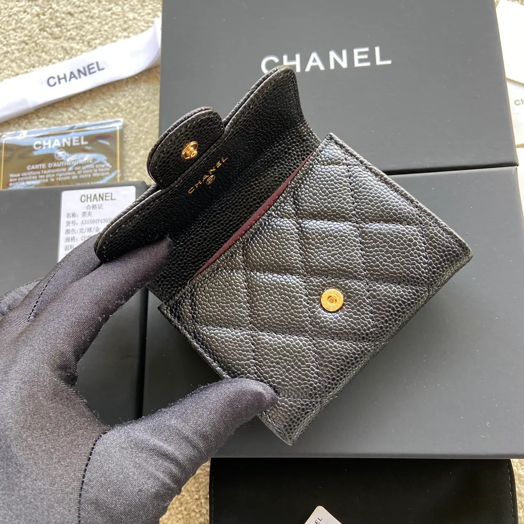 Xiaoxiang imported Italian leather double-layer card holder 320💰 Item number: A31504 Height: w12.5×h8.5×d2.5cm Color: black ball pattern gold steel mark