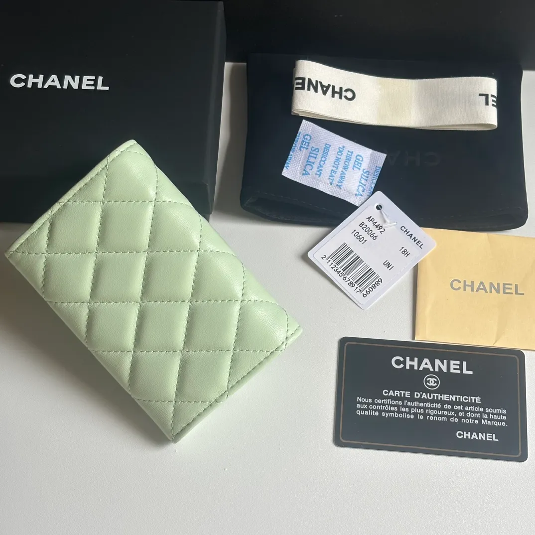 New product CH@NEL lambskin hijab card holder 💦 with new luogo, zipper compartment inside, original quality, exquisite details, model number AP8984, size 11*8.5*3cm 320💰