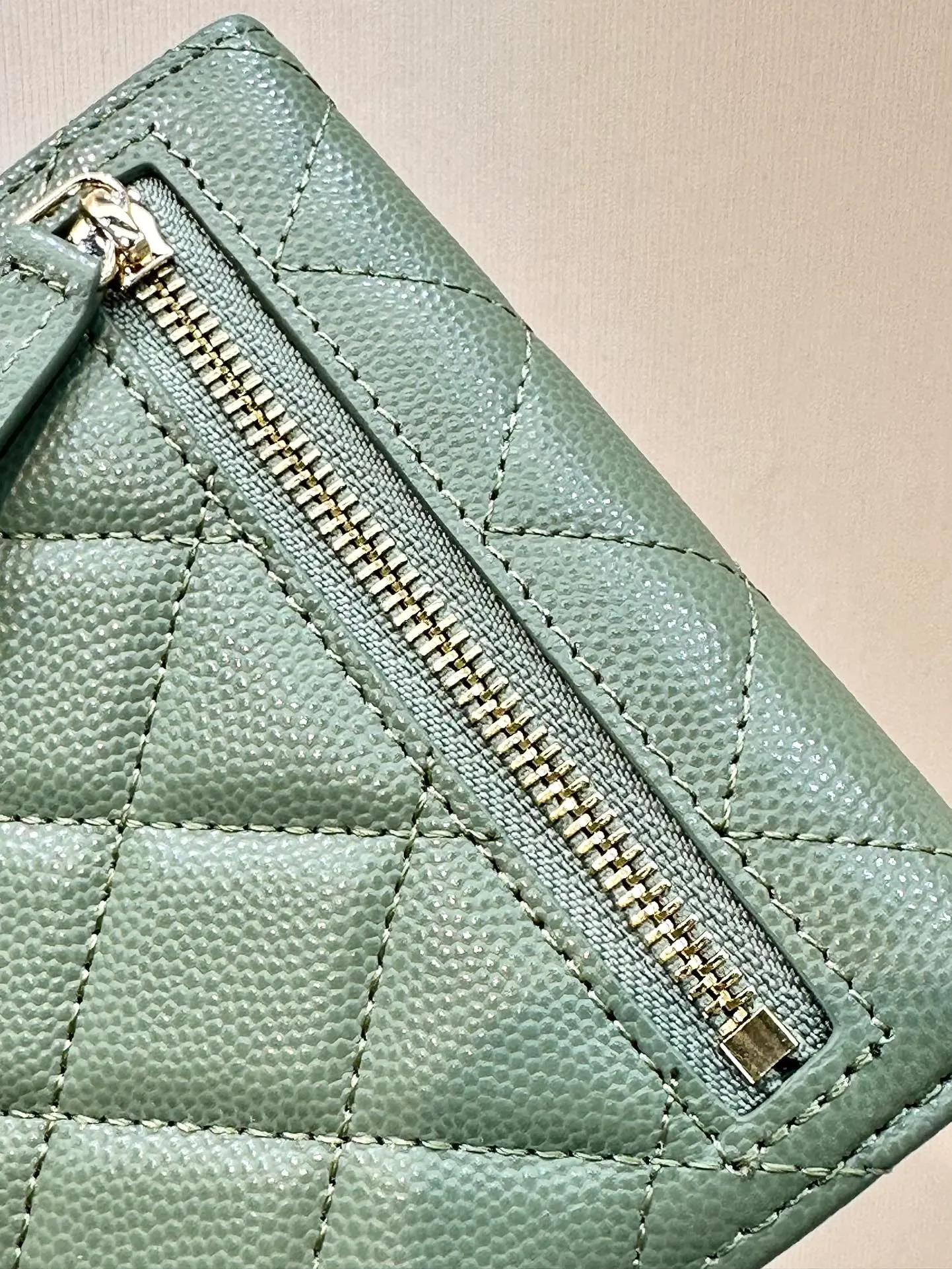 82288 Caviar green gold