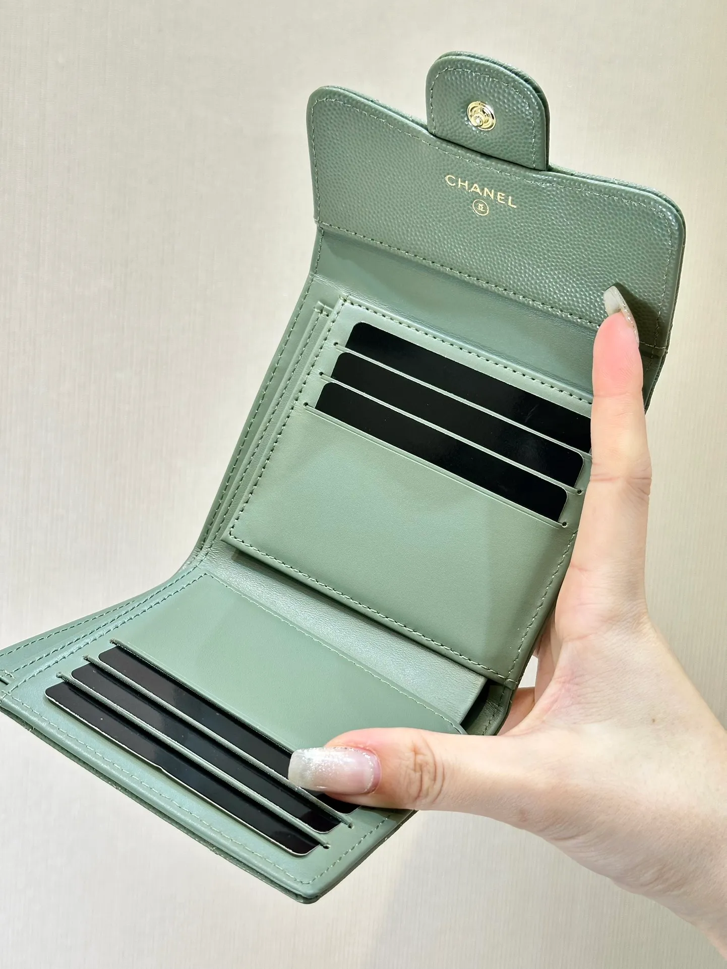 82288 Caviar green gold