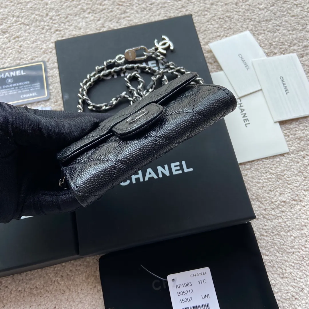 Xiaoxiang imported Italian leather Item number: AP3966 /A81081 (chain small card holder) Price: 420 Size: w11×h7cm Color: Black fine ball pattern silver steel mark hardware