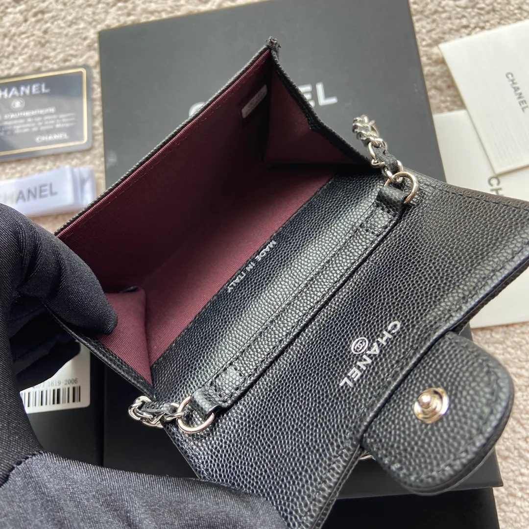 Xiaoxiang imported Italian leather Item number: AP3966 /A81081 (chain small card holder) Price: 420 Size: w11×h7cm Color: Black fine ball pattern silver steel mark hardware