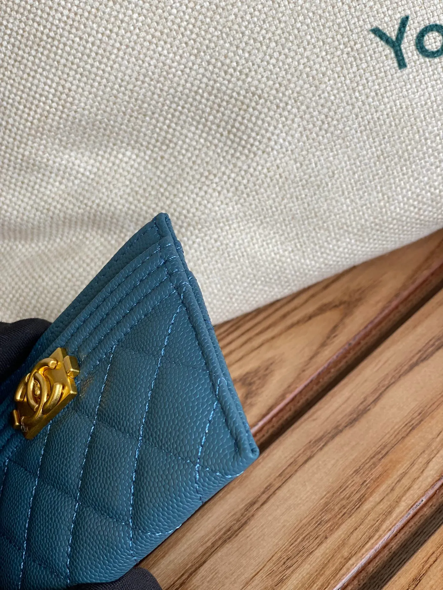 220💰CHANEL’s new leboy card holder has arrived! The imported rhombus pattern is very attractive! The retro gold buckle has an old-fashioned feel and is very fashionable and retro❤️This small card holder is very cost-effective, and you can also put some change in the three card slots👍Model number: 84431 Size: 11×7.5×1cm