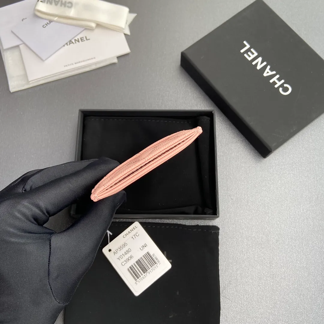 [Special grade hardware original leather] ¥260 Xiaoxiang card holder series Quilted card holder with iconic metal logo Gold tone metal hardware, special Italian imported leather 5 card slots No.: 3595 Pink fine ball gold Size: w8×11.5cm