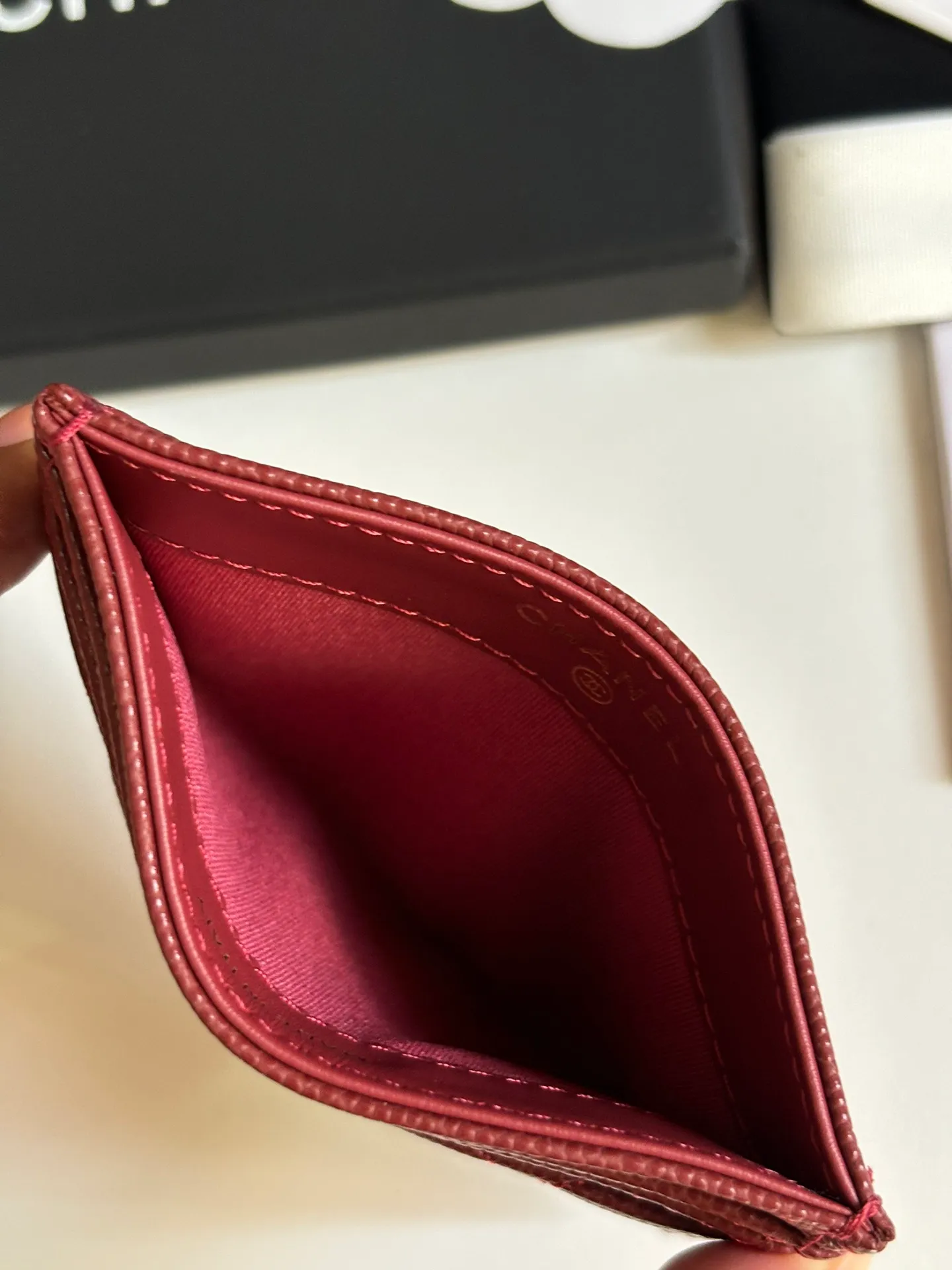 💰240 new product CH@NEL card holder has arrived💦This card holder adds a few more card slots based on the old model, making it more practical. It has original quality and beautiful details. Model No. AP8944, size 11*8*1cm.