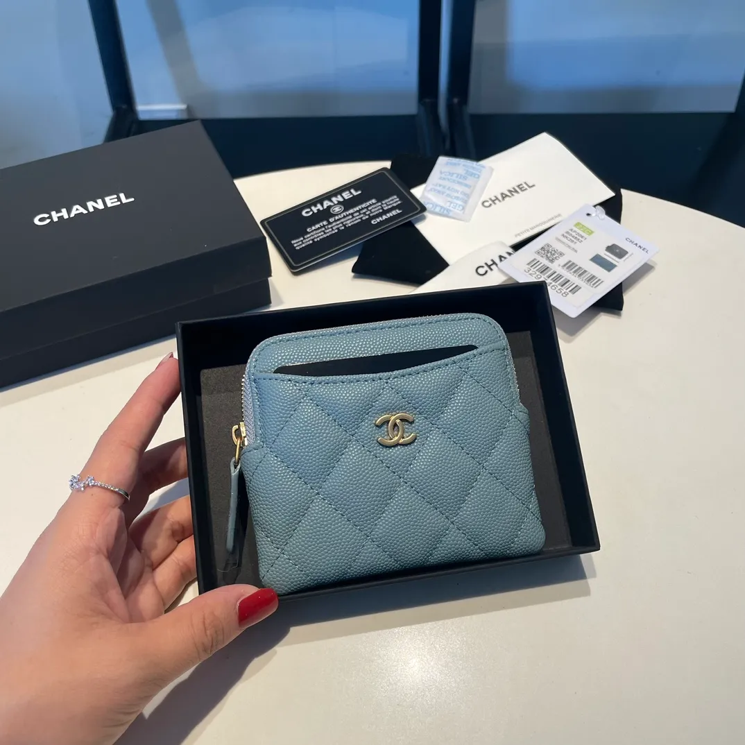 💰420😊Upgraded version💋Chanel🆕 New color colorful fine ball caviar cowhide🐂Classic zipper bag with multiple card slots for change. It can also bring convenience to various bank cards, supermarket cards, shopping cards, and membership cards. It is so small and easy to carry. It is the most fashionable and popular element of coin purses. Do you own it? Comes with the latest complete set of packaging 2061🍃size: 12*9.5cm