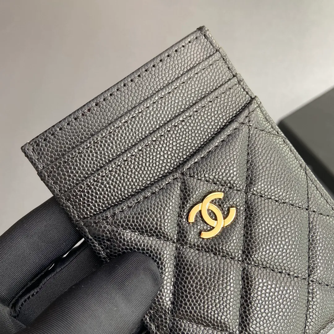 [Special grade hardware original leather] ¥260 Xiaoxiang card holder series Quilted card holder with iconic metal logo Gold-toned metal hardware, exclusive Italian imported leather 5 card slots No.: 3595 Size: w8×11.5cm
