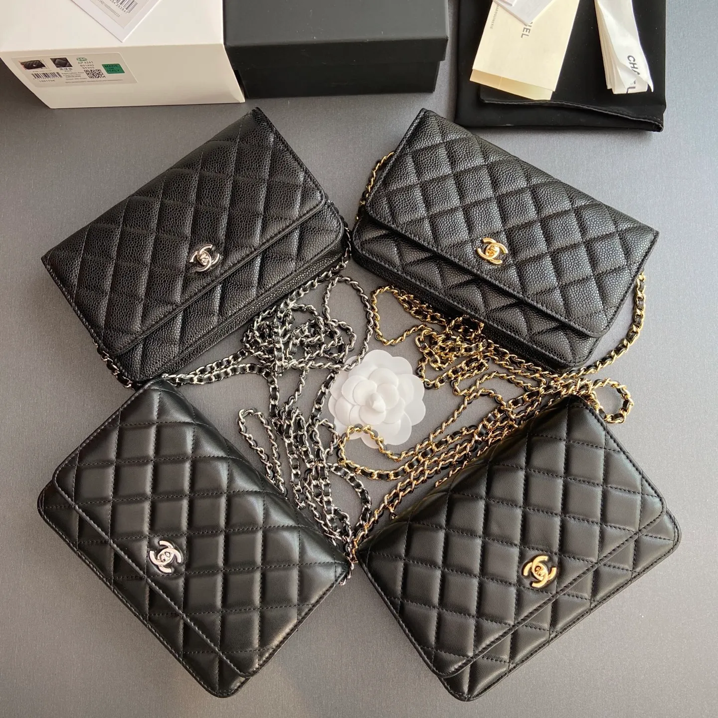Xiaoxiang imported Italian leather [upgraded version] Item number: AP8482 💰700 Size: w20×h13×d3.5cm Color: black steel mark Combination picture
