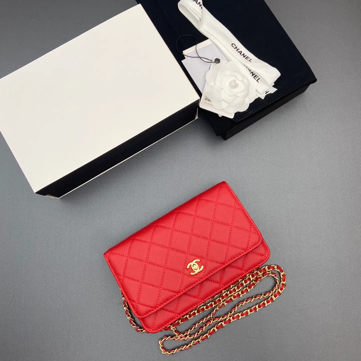Xiaoxiang imported Italian caviar calfskin [upgraded version] Item number: A4241 Price: 700 Size: w20×h13×d3.5cm Color: Fine ball pattern golden steel mark