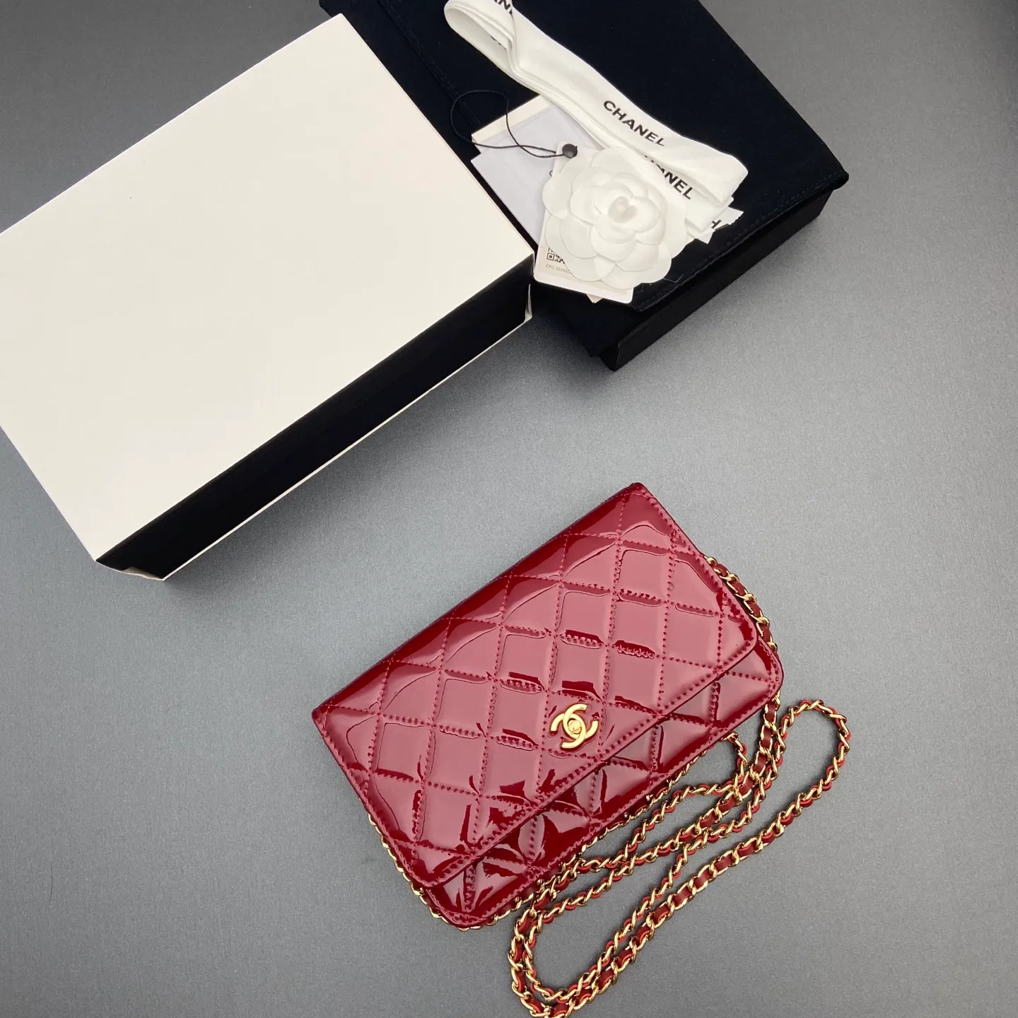 Xiaoxiang imported Italian caviar calfskin [upgraded version] Item number: A4241 Price: 700 Size: w20×h13×d3.5cm Color: Fine ball pattern golden steel mark