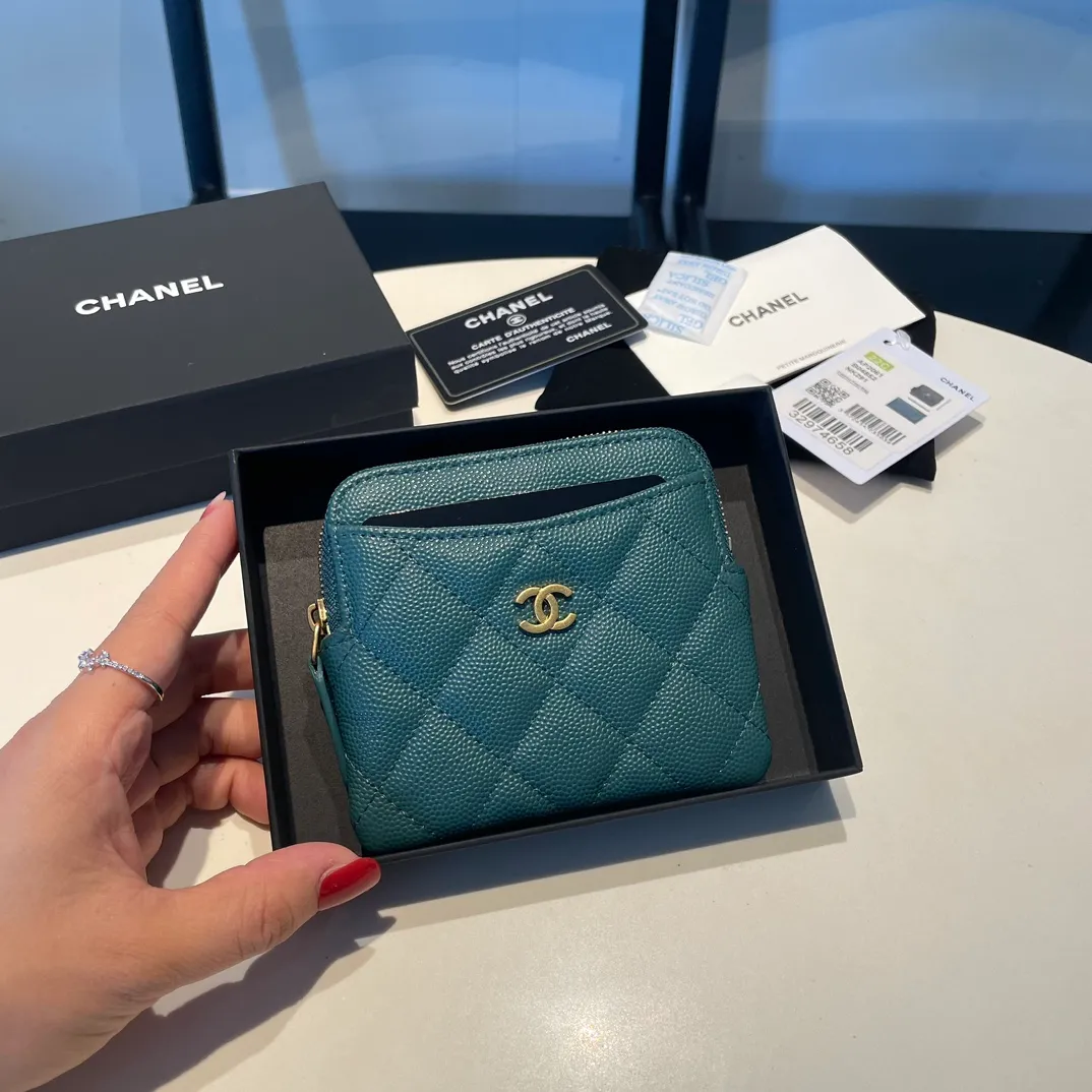 💰420😊Upgraded version💋Chanel🆕 New color colorful fine ball caviar cowhide🐂Classic zipper bag with multiple card slots for change. It can also bring convenience to various bank cards, supermarket cards, shopping cards, and membership cards. It is so small and easy to carry. It is the most fashionable and popular element of coin purses. Do you own it? Comes with the latest complete set of packaging 2061🍃size: 12*9.5cm