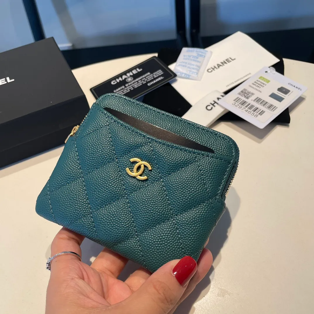 💰420😊Upgraded version💋Chanel🆕 New color colorful fine ball caviar cowhide🐂Classic zipper bag with multiple card slots for change. It can also bring convenience to various bank cards, supermarket cards, shopping cards, and membership cards. It is so small and easy to carry. It is the most fashionable and popular element of coin purses. Do you own it? Comes with the latest complete set of packaging 2061🍃size: 12*9.5cm