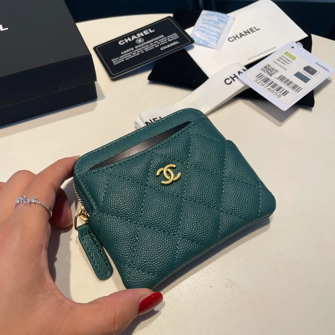 💰420😊Upgraded version💋Chanel🆕 New color colorful fine ball caviar cowhide🐂Classic zipper bag with multiple card slots for change. It can also bring convenience to various bank cards, supermarket cards, shopping cards, and membership cards. It is so small and easy to carry. It is the most fashionable and popular element of coin purses. Do you own it? Comes with the latest complete set of packaging 2061🍃size: 12*9.5cm